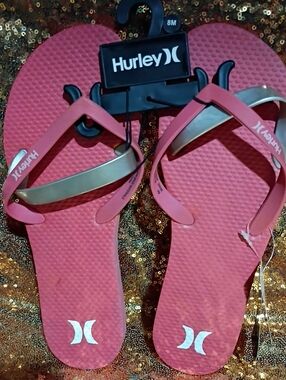 Hurley Women’s Coral Pink Flip Flop Sandals with Metallic Accent
